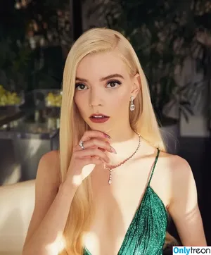 Anya Taylor-Joy / Anya Taylor Joy / anyataylorjoy nude photo #0571