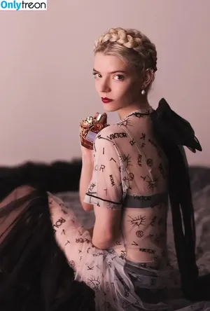 Anya Taylor-Joy / Anya Taylor Joy / anyataylorjoy nude photo #0577