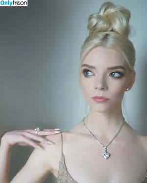 Anya Taylor-Joy / Anya Taylor Joy / anyataylorjoy nude photo #0639