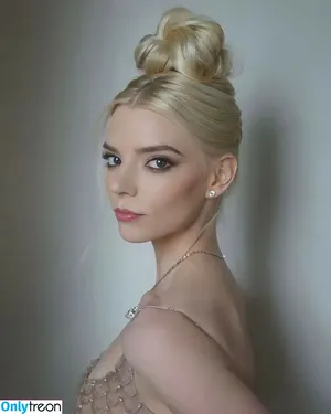 Anya Taylor-Joy / Anya Taylor Joy / anyataylorjoy nude photo #0644