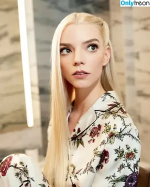 Anya Taylor-Joy / Anya Taylor Joy / anyataylorjoy nude photo #0648
