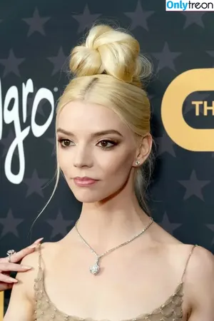 Anya Taylor-Joy / Anya Taylor Joy / anyataylorjoy nude photo #0650