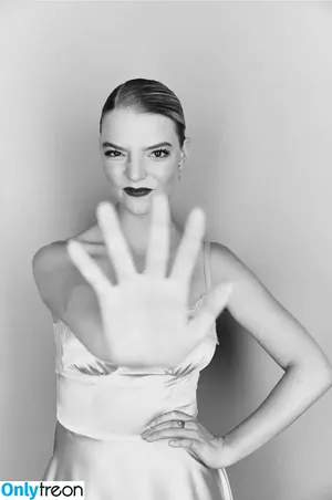 Anya Taylor-Joy / Anya Taylor Joy / anyataylorjoy nude photo #0663