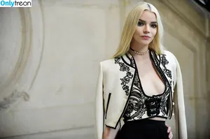 Anya Taylor-Joy / Anya Taylor Joy / anyataylorjoy nude photo #0668