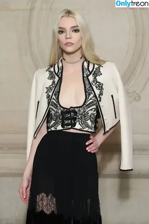 Anya Taylor-Joy / Anya Taylor Joy / anyataylorjoy nude photo #0677