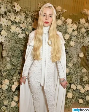 Anya Taylor-Joy / Anya Taylor Joy / anyataylorjoy nude photo #0695