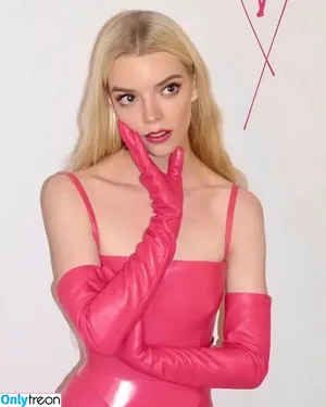 Anya Taylor-Joy / Anya Taylor Joy / anyataylorjoy nude photo #0747