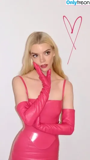 Anya Taylor-Joy / Anya Taylor Joy / anyataylorjoy nude photo #0751