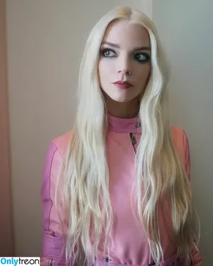 Anya Taylor-Joy / Anya Taylor Joy / anyataylorjoy nude photo #0763