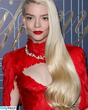 Anya Taylor-Joy / Anya Taylor Joy / anyataylorjoy nude photo #0776