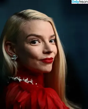 Anya Taylor-Joy / Anya Taylor Joy / anyataylorjoy nude photo #0777