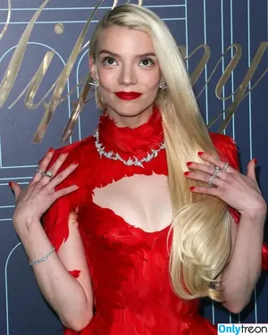 Anya Taylor-Joy / Anya Taylor Joy / anyataylorjoy nude photo #0778
