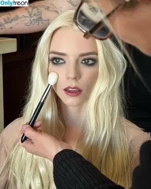 Anya Taylor-Joy / Anya Taylor Joy / anyataylorjoy nude photo #0794