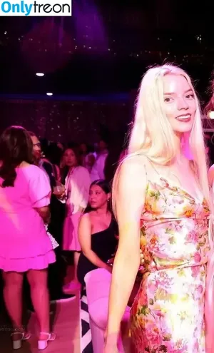 Anya Taylor-Joy / Anya Taylor Joy / anyataylorjoy nude photo #0823