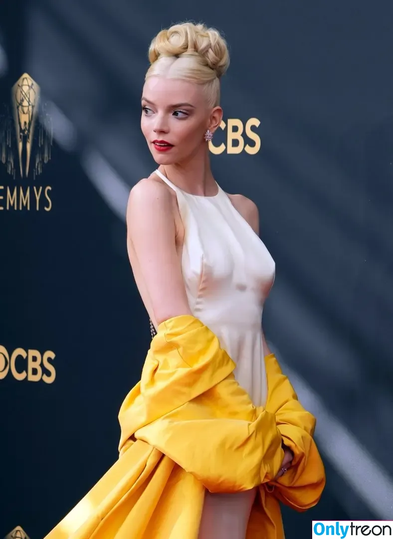 Anya Taylor-Joy nude photo #0033 (Anya Taylor Joy / anyataylorjoy)