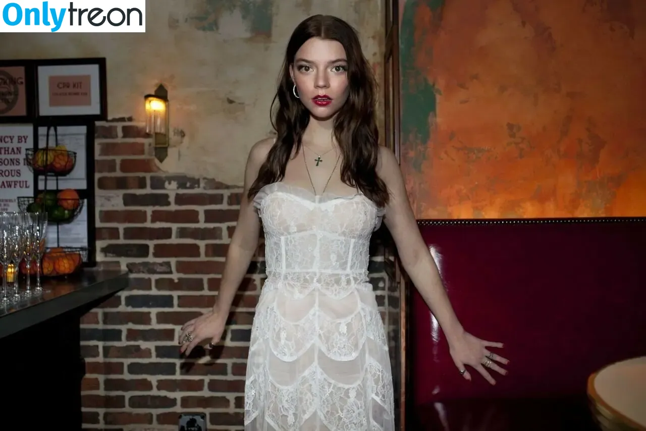 Anya Taylor-Joy nude photo #0330 (Anya Taylor Joy / anyataylorjoy)