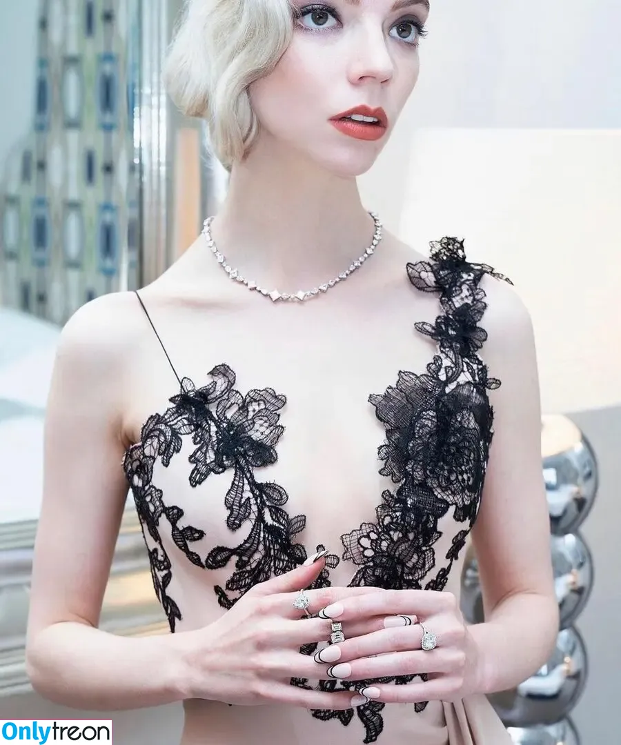 Anya Taylor-Joy nude photo #0573 (Anya Taylor Joy / anyataylorjoy)
