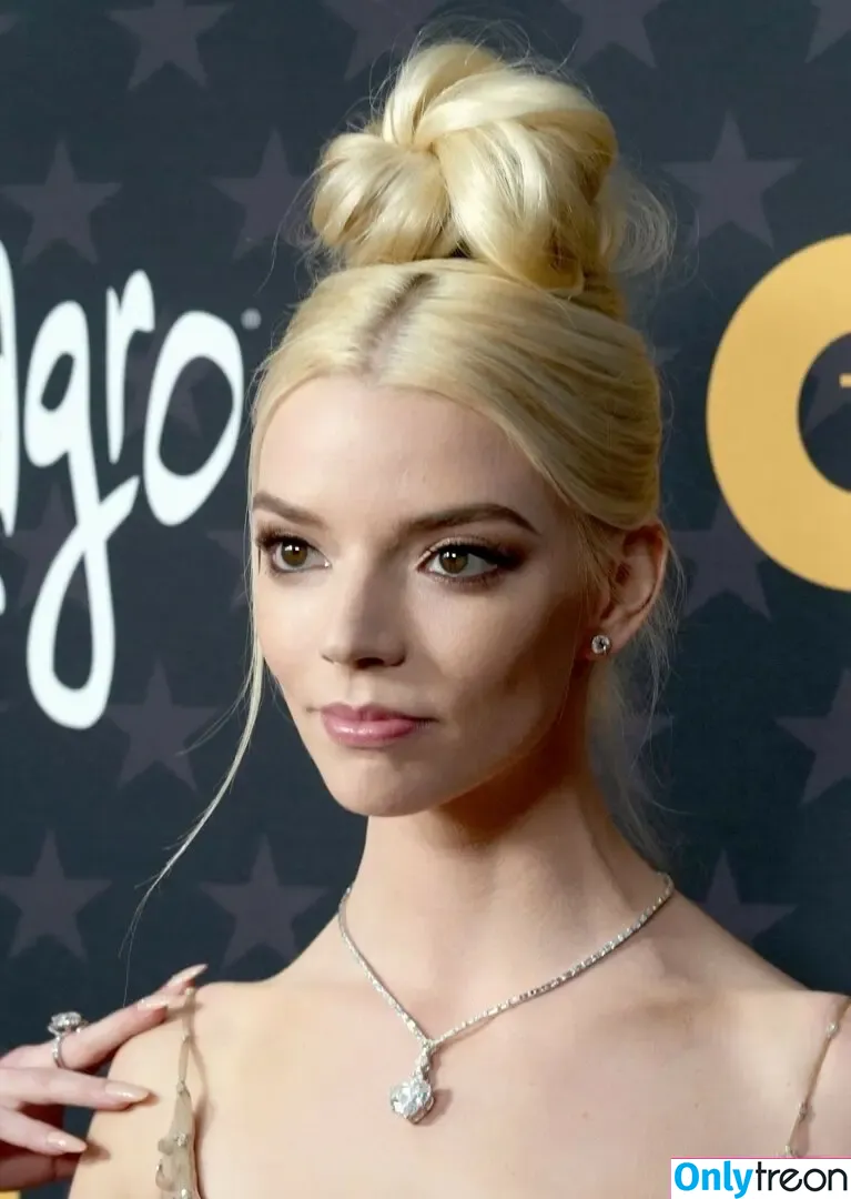 Anya Taylor-Joy nude photo #0649 (Anya Taylor Joy / anyataylorjoy)