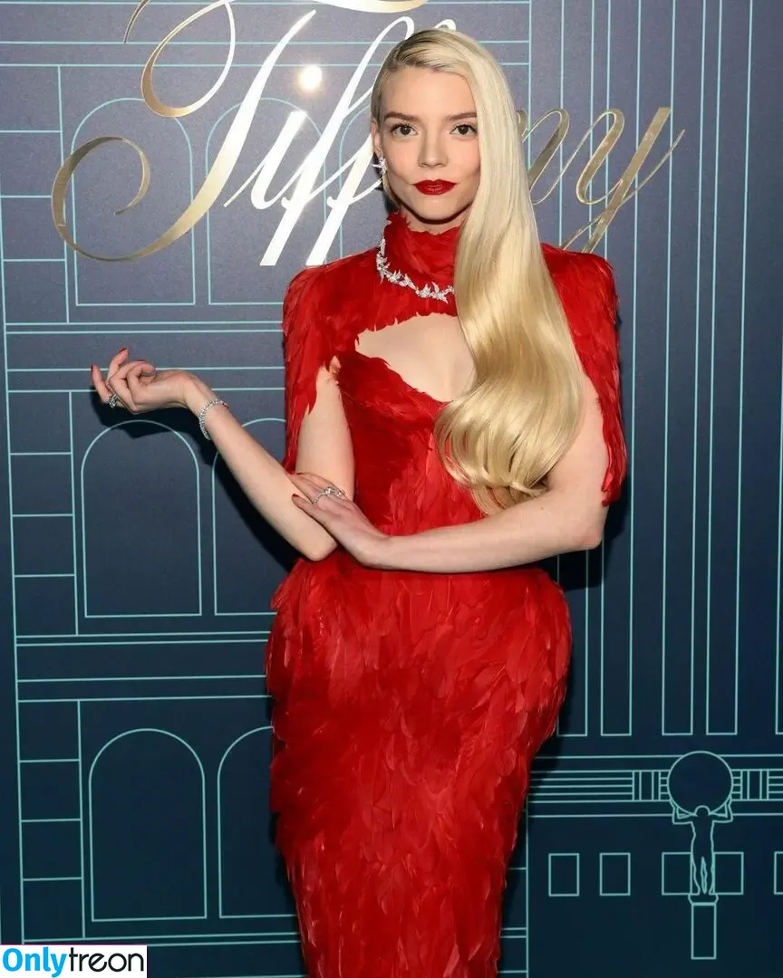 Anya Taylor-Joy nude photo #0775 (Anya Taylor Joy / anyataylorjoy)