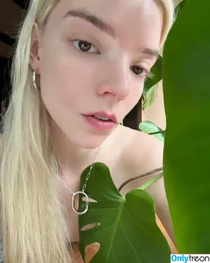 Anya Taylor-Joy / Anya Taylor Joy / anyataylorjoy nude photo #1009