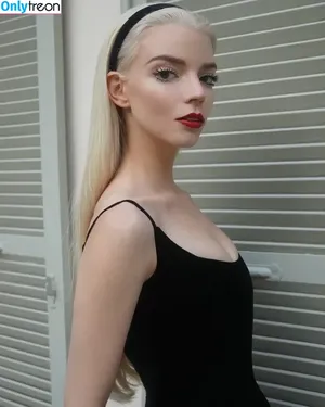 Anya Taylor-Joy / Anya Taylor Joy / anyataylorjoy nude photo #1070