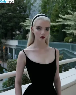 Anya Taylor-Joy / Anya Taylor Joy / anyataylorjoy nude photo #1071