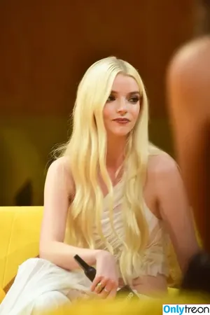Anya Taylor-Joy / Anya Taylor Joy / anyataylorjoy nude photo #1176