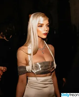 Anya Taylor-Joy / Anya Taylor Joy / anyataylorjoy nude photo #1427