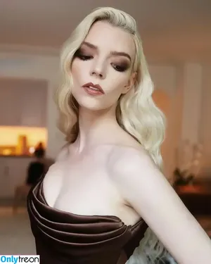 Anya Taylor-Joy / Anya Taylor Joy / anyataylorjoy nude photo #1627