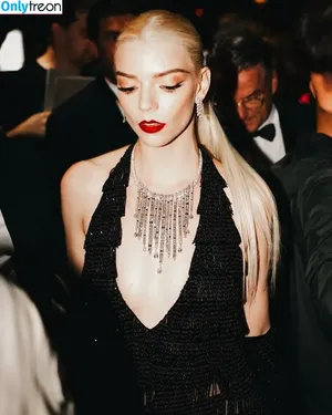 Anya Taylor-Joy / Anya Taylor Joy / anyataylorjoy nude photo #1875