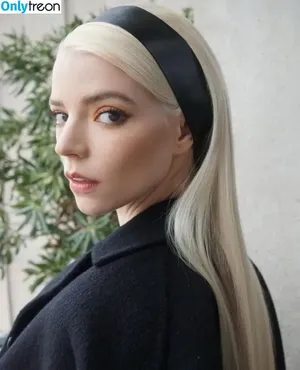 Anya Taylor-Joy / Anya Taylor Joy / anyataylorjoy nude photo #1933