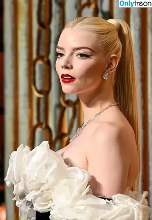 Anya Taylor-Joy / Anya Taylor Joy / anyataylorjoy nude photo #1946