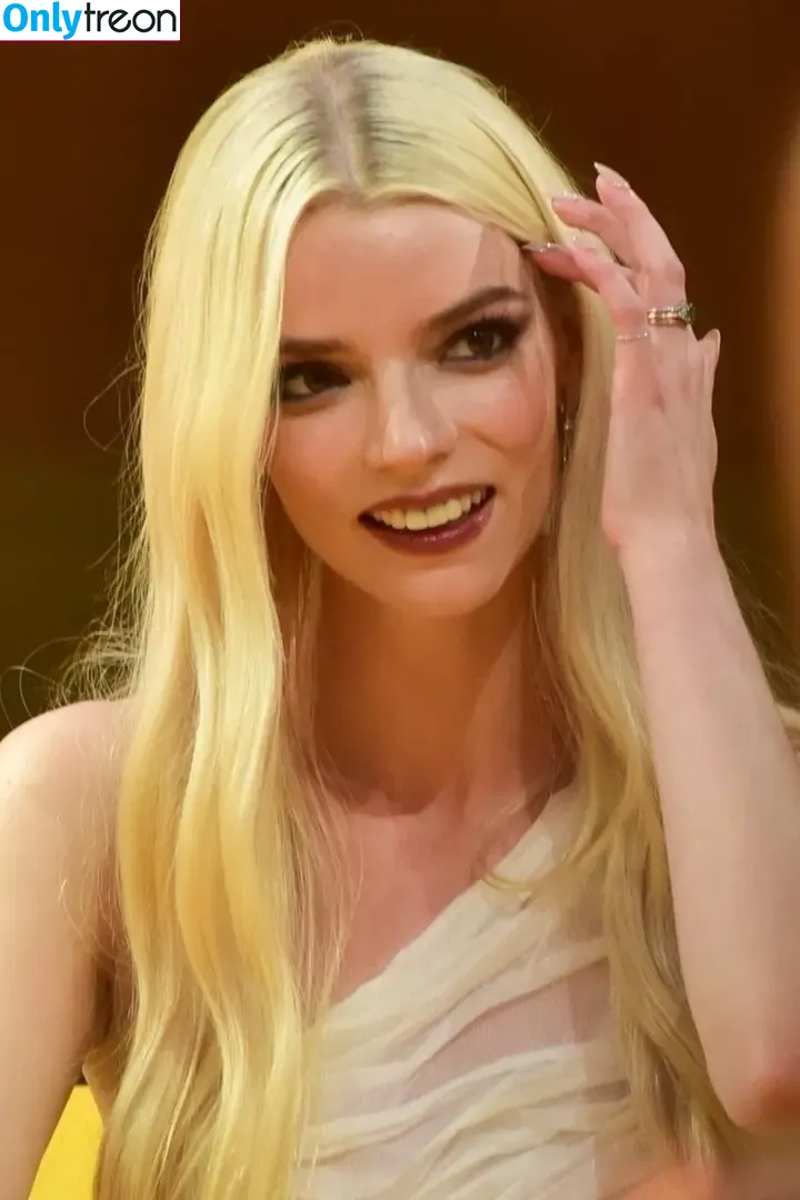 Anya Taylor-Joy nude photo #1166 (Anya Taylor Joy / anyataylorjoy)