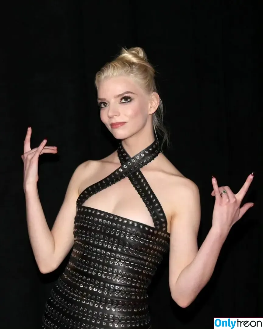 Anya Taylor-Joy nude photo #1515 (Anya Taylor Joy / anyataylorjoy)