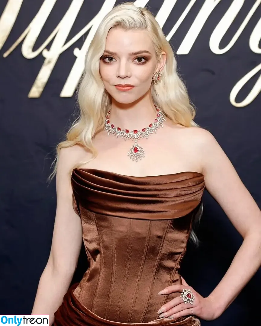 Anya Taylor-Joy nude photo #1620 (Anya Taylor Joy / anyataylorjoy)