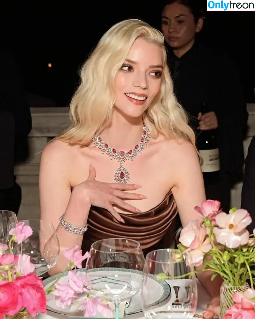 Anya Taylor-Joy nude photo #1625 (Anya Taylor Joy / anyataylorjoy)