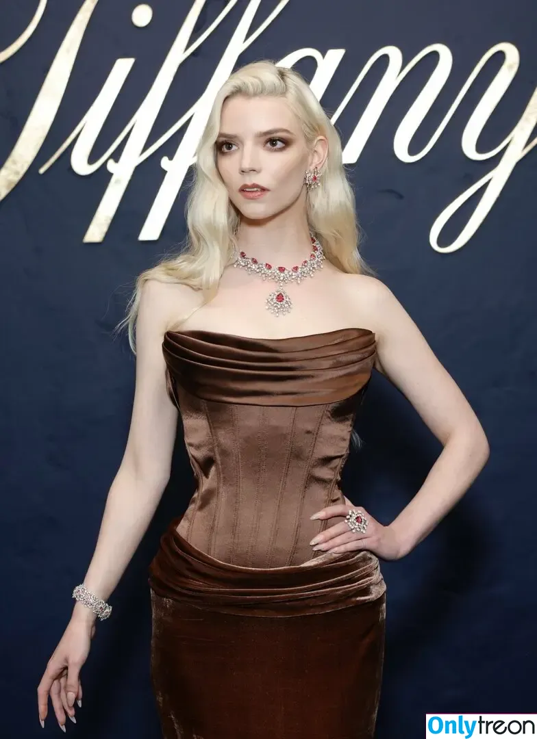 Anya Taylor-Joy nude photo #1642 (Anya Taylor Joy / anyataylorjoy)
