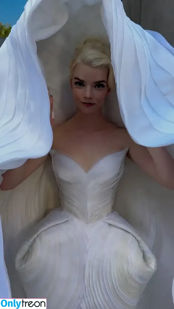 Anya Taylor-Joy nude photo #1767 (Anya Taylor Joy / anyataylorjoy)
