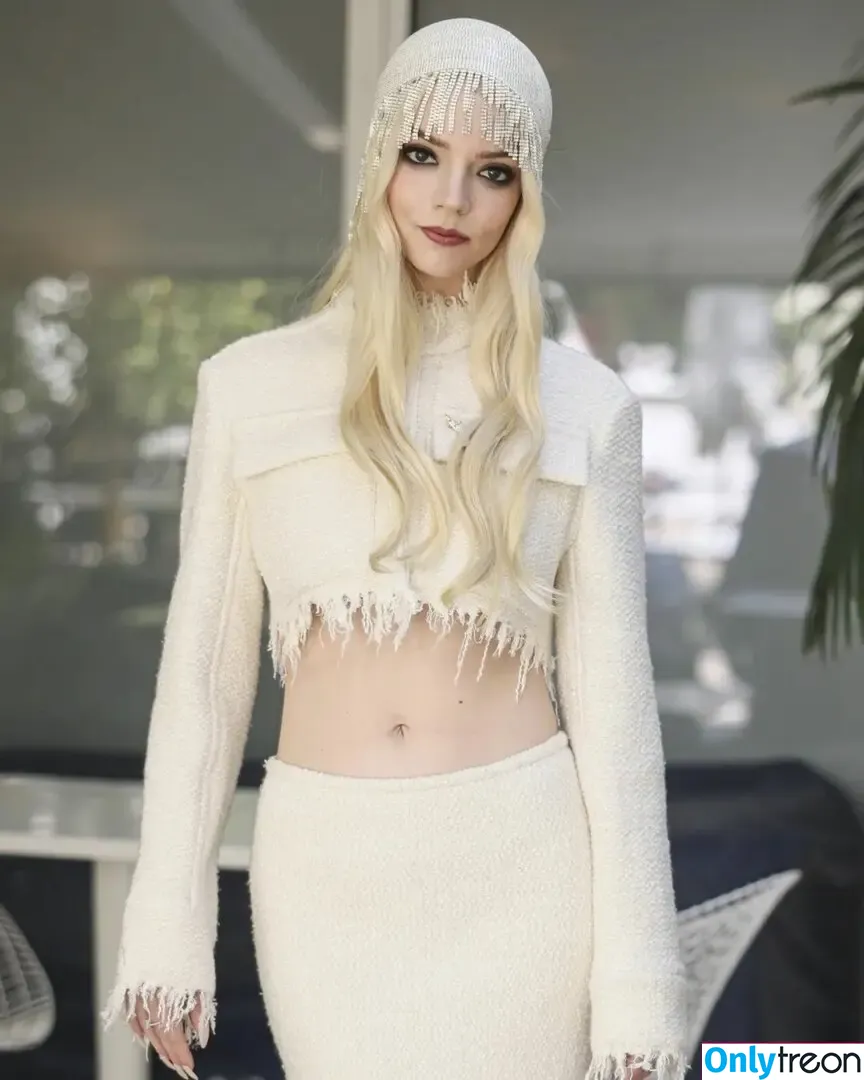 Anya Taylor-Joy nude photo #1882 (Anya Taylor Joy / anyataylorjoy)