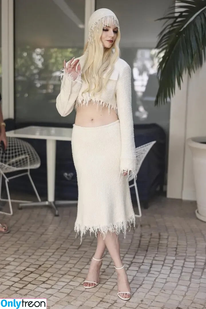 Anya Taylor-Joy nude photo #1891 (Anya Taylor Joy / anyataylorjoy)