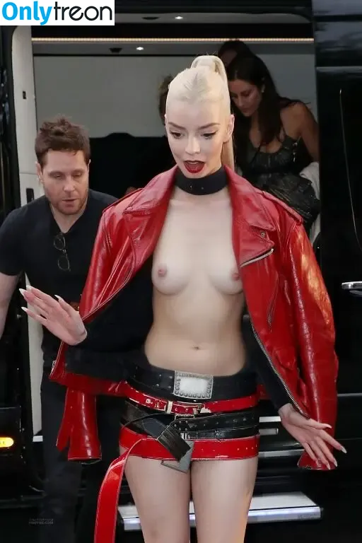 Anya Taylor-Joy nude photo #1965 (Anya Taylor Joy / anyataylorjoy)
