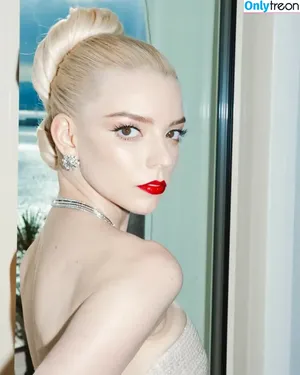 Anya Taylor-Joy / Anya Taylor Joy / anyataylorjoy nude photo #2151