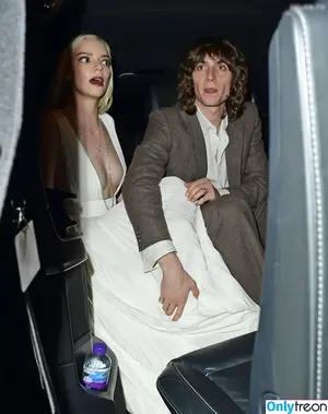 Anya Taylor-Joy / Anya Taylor Joy / anyataylorjoy nude photo #2248