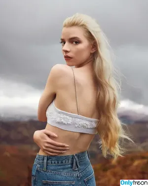 Anya Taylor-Joy / Anya Taylor Joy / anyataylorjoy nude photo #2380