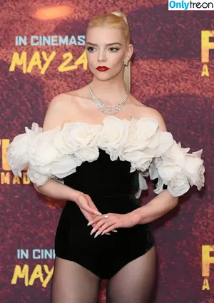 Anya Taylor-Joy / Anya Taylor Joy / anyataylorjoy nude photo #2411