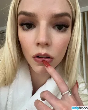 Anya Taylor-Joy / Anya Taylor Joy / anyataylorjoy nude photo #2553