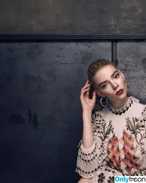 Anya Taylor-Joy / Anya Taylor Joy / anyataylorjoy nude photo #2591