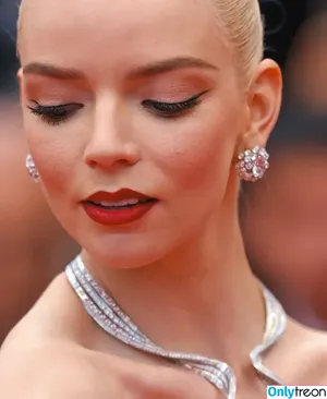 Anya Taylor-Joy / Anya Taylor Joy / anyataylorjoy nude photo #2681