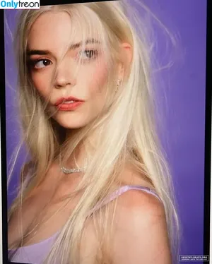 Anya Taylor-Joy / Anya Taylor Joy / anyataylorjoy nude photo #2704
