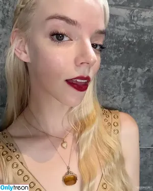 Anya Taylor-Joy / Anya Taylor Joy / anyataylorjoy nude photo #2705